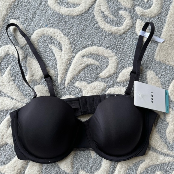 DKNY convertible strapless bra. - Picture 1 of 2